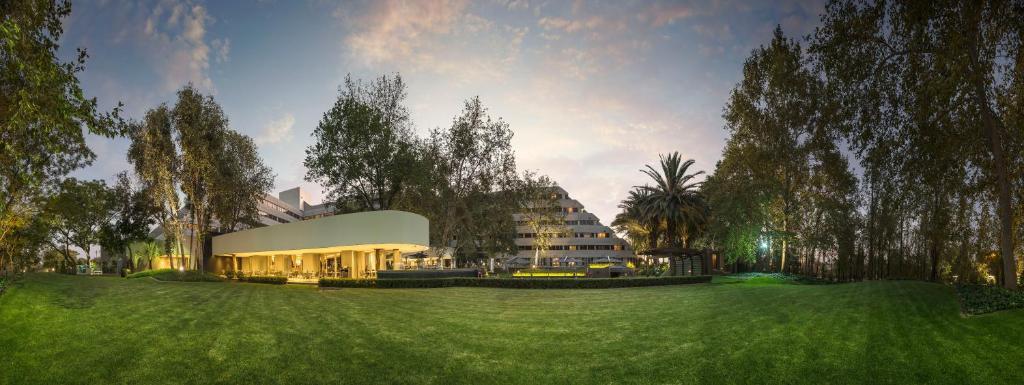 The Maslow Hotel, Sandton Exterior photo